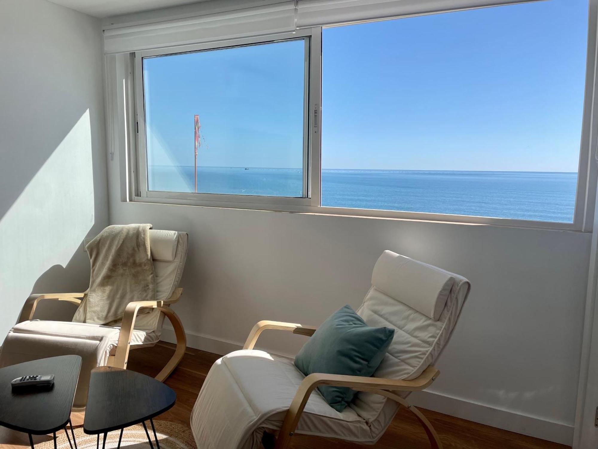 Apartamento Calma Carihuela Beach - 10 Metros De La Playa Torremolinos Dış mekan fotoğraf