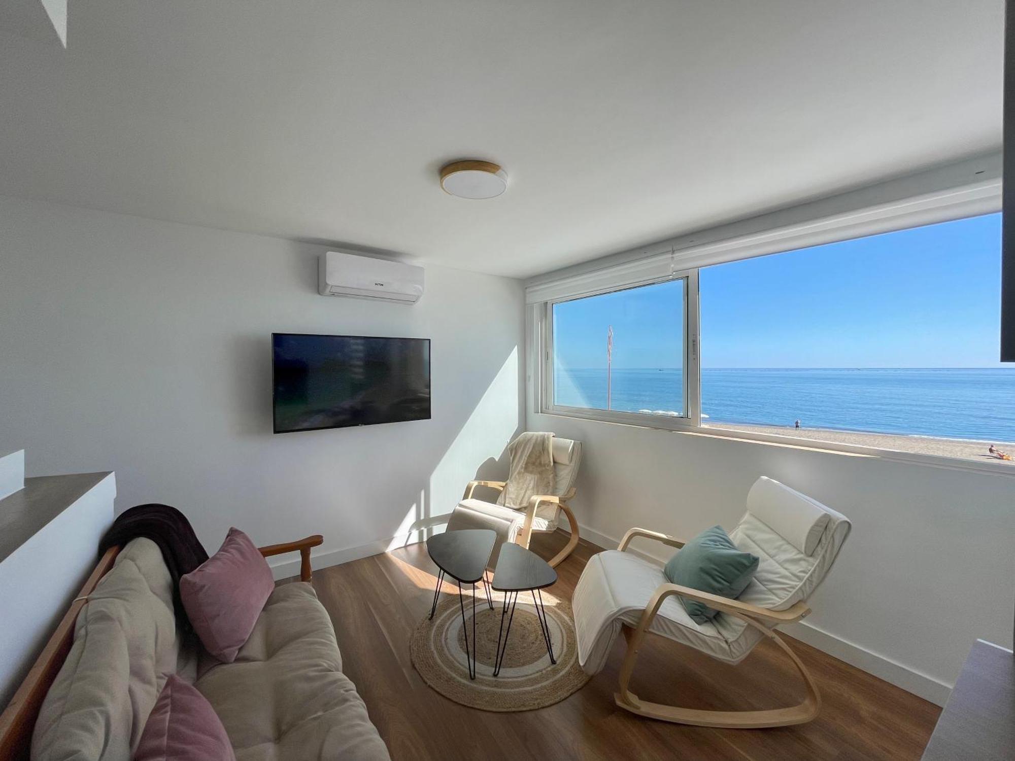 Apartamento Calma Carihuela Beach - 10 Metros De La Playa Torremolinos Dış mekan fotoğraf