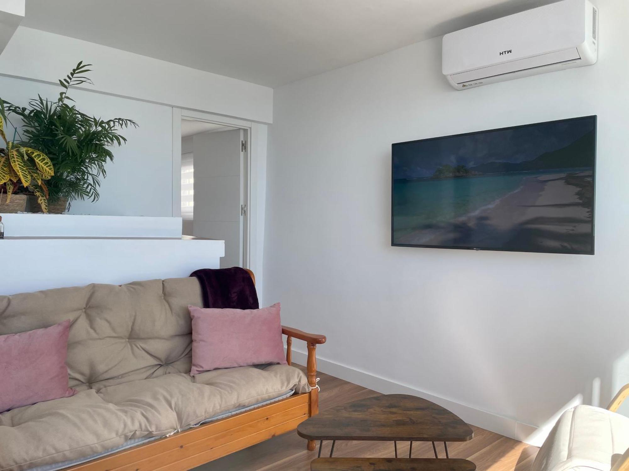Apartamento Calma Carihuela Beach - 10 Metros De La Playa Torremolinos Dış mekan fotoğraf