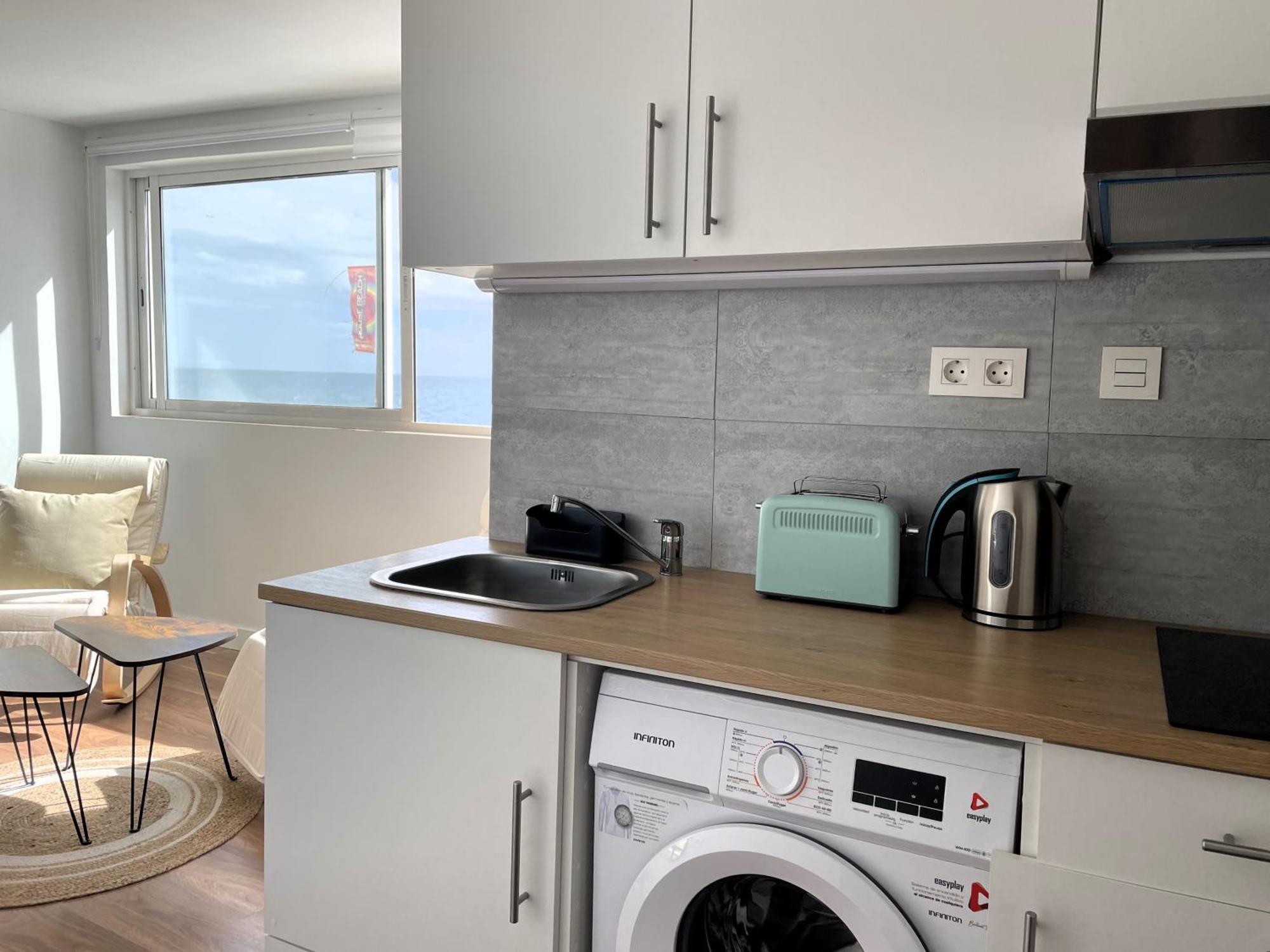 Apartamento Calma Carihuela Beach - 10 Metros De La Playa Torremolinos Dış mekan fotoğraf