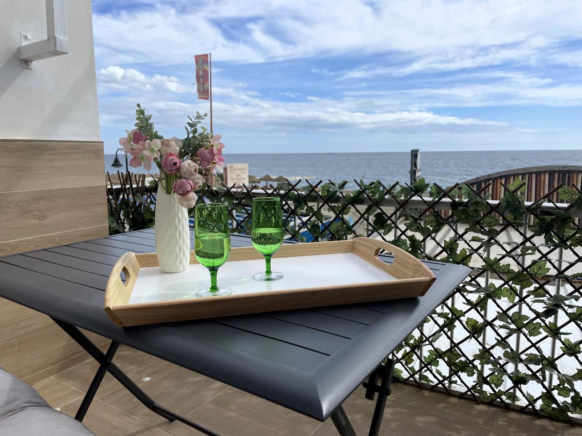 Apartamento Calma Carihuela Beach - 10 Metros De La Playa Torremolinos Dış mekan fotoğraf